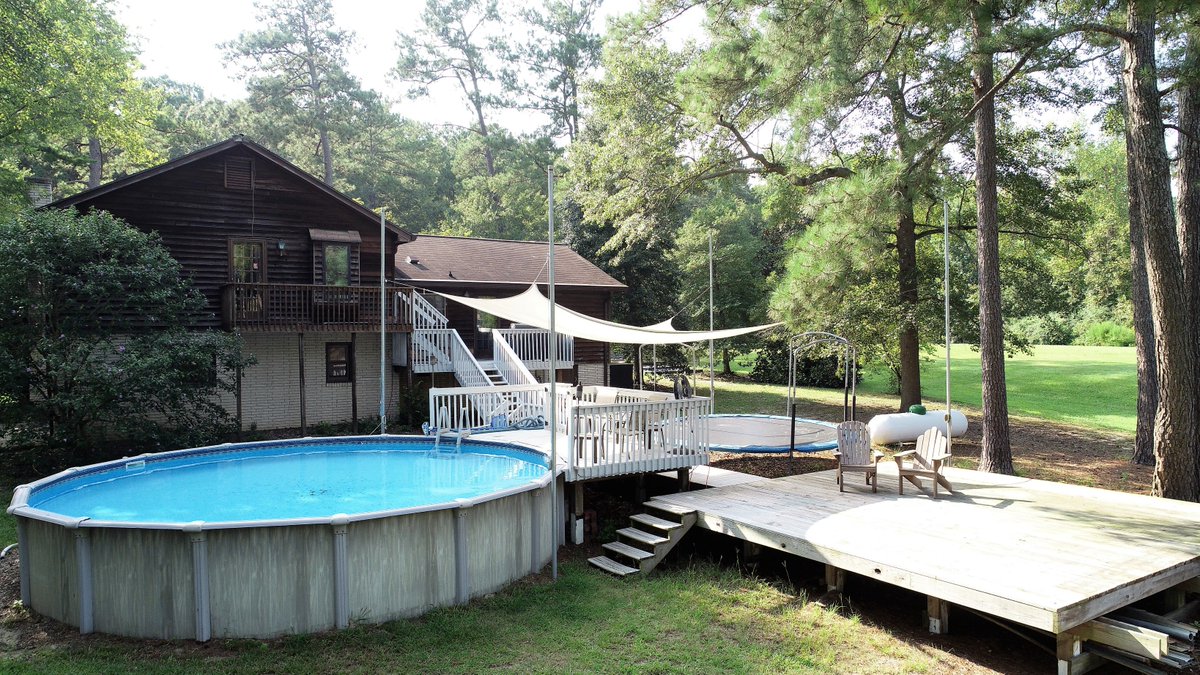 aprilstephens's tweet photo. Just listed in Smithfield! 

This country home offers a great split-level plan with lots of vintage allure. Plus, you'll love the spacious backyard, pool, and storage sheds!

View more: https://t.co/UNMuxt8fjo
#Smithfield #TheAprilStephensTeam #REMAXOneRealty https://t.co/c6MRcibHYW