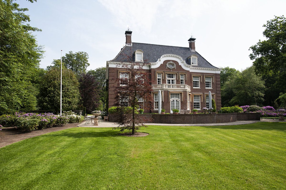 ArtistCapitol's tweet image. #love is in the air! Dit weekend waren er weer 3 prachtige #bruiloften waar we de muziek voor mochten verzorgen. The Tour speelde in Vogelenzang bij landgoed Vinkenduin, The Brat Pack stond in Châteauhotel Havixhorst in Schiphorst en Astrid Kunst in het warme Sao Paolo in Brasil.