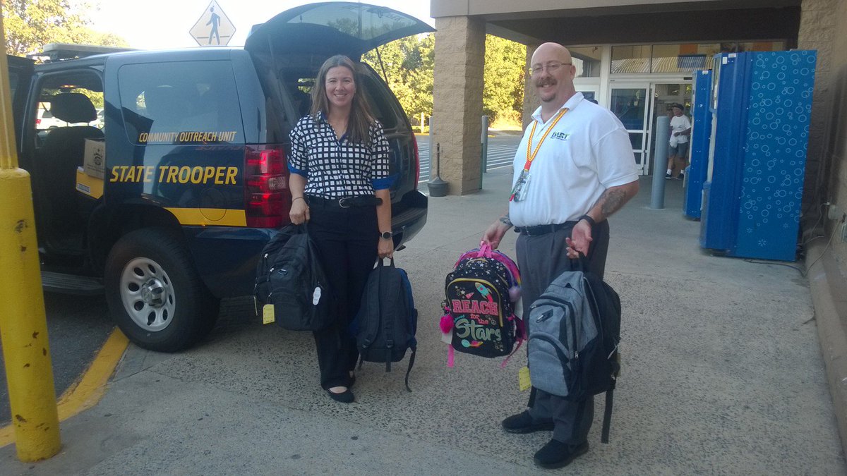Dartfirststate's tweet photo. Just in time before the rain! Thank you again to all who supported this year's Operation BACKpack 🏅🤗 🎒🏫 Stay tuned for further updates...we received so much supplies! Have a safe & fantastic Friday #FridayFeeling #OperationBACKpack #DartFirstState #DEStatePolice #NetDE https://t.co/fioFgZQPGC