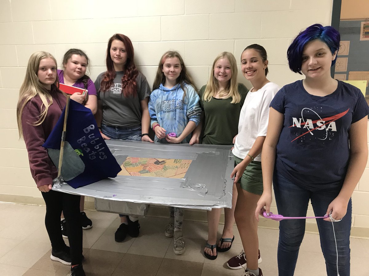 lorijmorse's tweet photo. Building cardboard boats for our Prodigy Regatta. #prodigyrocks #vted #stem #crossettbrook https://t.co/NVSAiJ4IAb