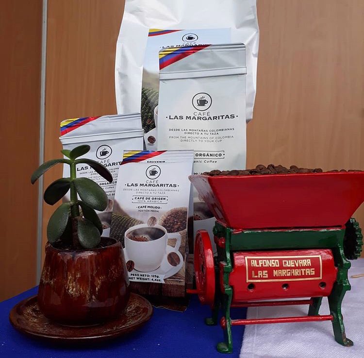 Cafelasmargari1's tweet photo. Te invitamos a conocer nuestro cafe LAS MARGARITAS en #agroexplora2018
Apoya el campo, compra cafe de origen.
#cafedecolombia #cafelasmargaritas
#cafe #coffee #summer #amazing #cool #followfollow #coffeeoftheday #cafelife #coffeegram #coffeesesh #coffeeholic #instacoffee https://t.co/pyDRUQovwz