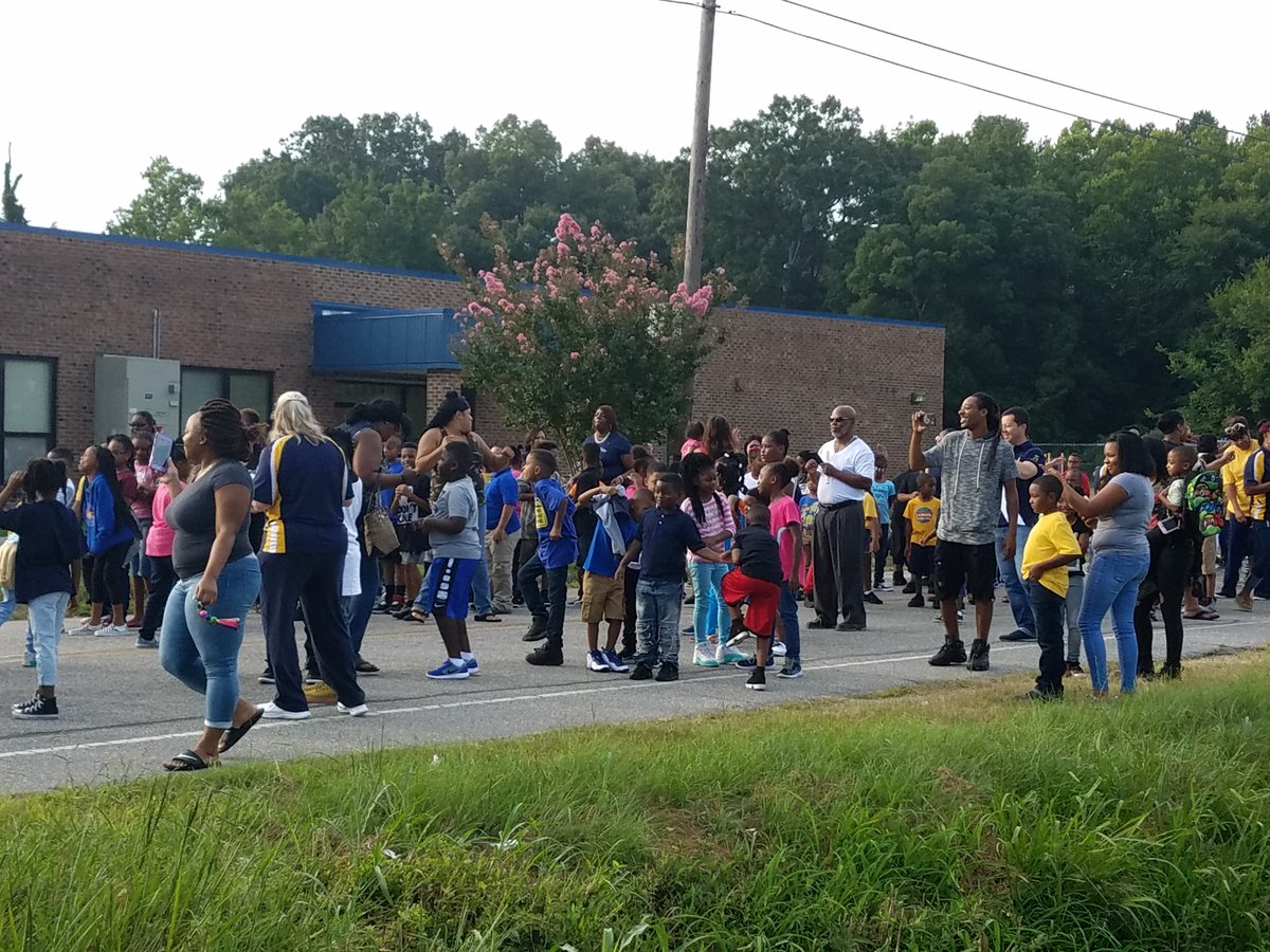 HCPHS_NC's tweet photo. Weldon Elementary Global Academy had a great CATCH kickoff this morning! #CATCH #HalifaxNC @CATCHhealth https://t.co/lICuBPf9Ca