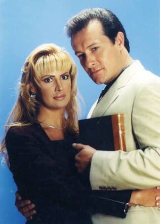 detlnovelas1's tweet photo. Hoy, hace 20 años, las #Soñadoras llegaron a #LasEstrellas

@AvalosAle, @arturopenicheof, @aracelyarambula, @angelicavale, @viethmichelle, @laishawilkins, @ArathdelaTorre, @janmexico, @DiegoSchoening, @EVerastegui, #JoseCarlosRuiz, @lupitalaraof, @ALopezPadilla

P @EmilioLarrosa https://t.co/mHDfYiHow2