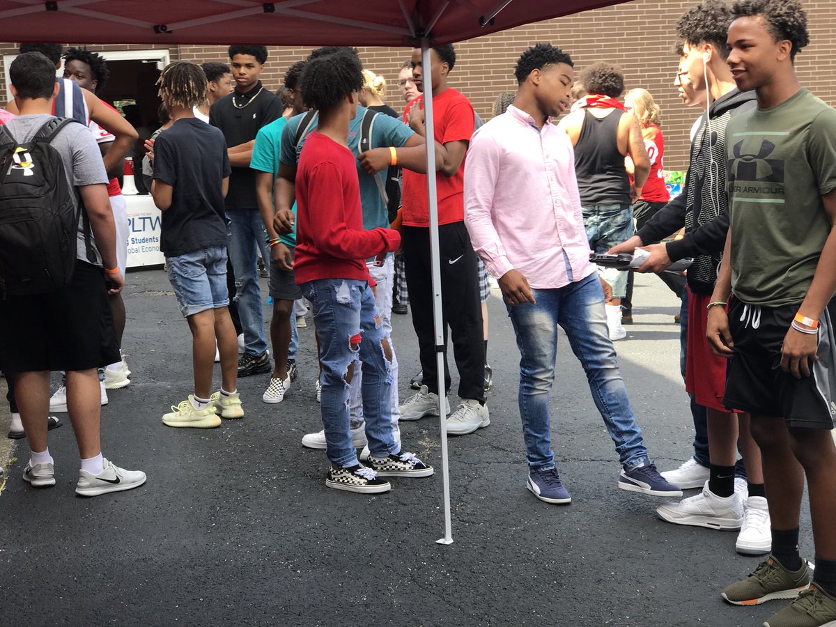 GreatChatsby's tweet image. JHS Academy Kickoffs!  Business $ Entrepreneurship &amp;amp; Engineering/Manufacturing💻😎#AcademiesJeffHigh @AcademiesofGC @JHSRedDevils @jeffhighpride #WeAreGCCS