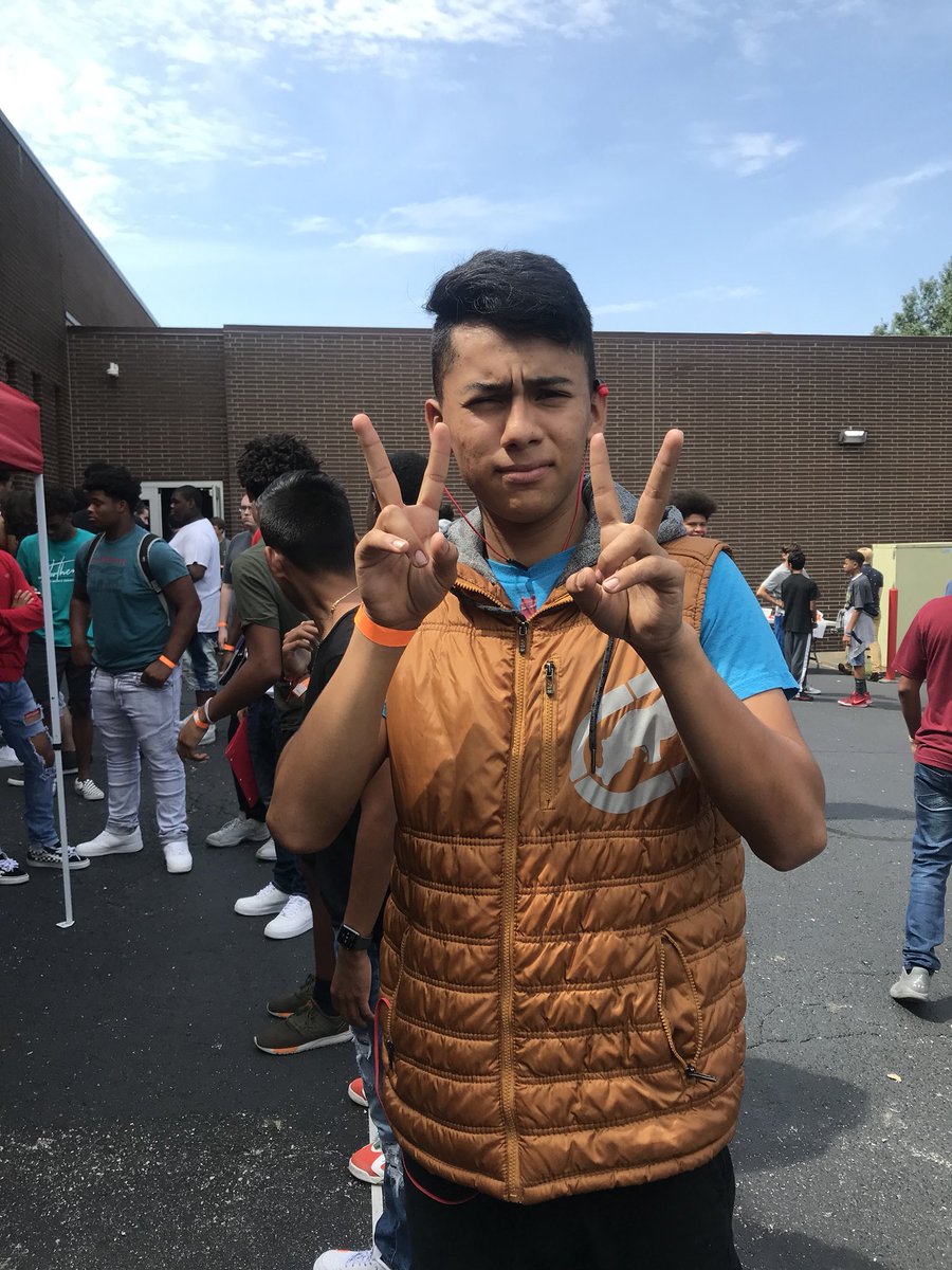 GreatChatsby's tweet image. JHS Academy Kickoffs!  Business $ Entrepreneurship &amp;amp; Engineering/Manufacturing💻😎#AcademiesJeffHigh @AcademiesofGC @JHSRedDevils @jeffhighpride #WeAreGCCS