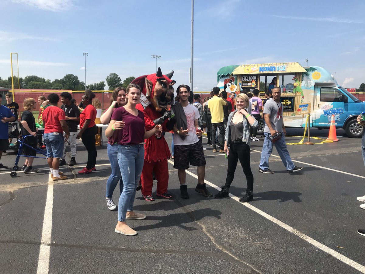 GreatChatsby's tweet image. JHS Academy Kickoffs!  Business $ Entrepreneurship &amp;amp; Engineering/Manufacturing💻😎#AcademiesJeffHigh @AcademiesofGC @JHSRedDevils @jeffhighpride #WeAreGCCS