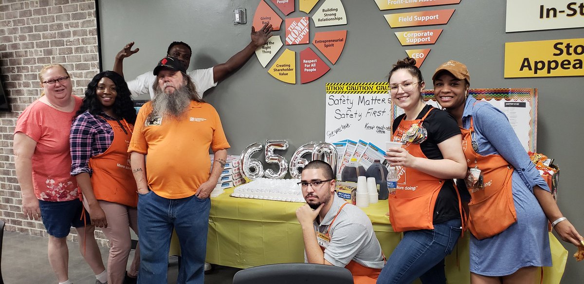 sorolas27's tweet photo. Met Partnership celebration. Success!! HomeDepot#6560 https://t.co/WYlEqOCJ45