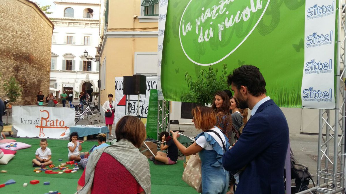 MattBiff's tweet photo. Perché leggere una fiaba alla Piazza dei Piccoli, che è la cosa più bella del @Settembre_Prato. La Piazza dedicata ai nostri cittadini più preziosi e alle loro attività.
#cittadiprato #piazzadeipiccoli #settembrepratese https://t.co/5gq1rK0cSY