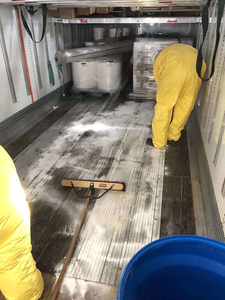 JobsH2o's tweet photo. Check out our busy team in Salt Lake City!! An unsecured load of battery acid, requires proper PPE and training…and our crew can handle it!
#slc #teamwork #hazmatlife #ppe #joinourteam https://t.co/RayEPWVMKb