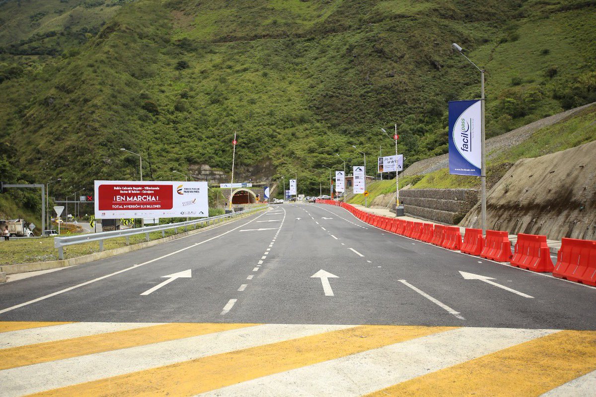 hbplay1's tweet photo. #HbPlayInforma Abren la vía Villavicencio a Bogotá, en este momento. Es fundamental atender todas las recomendaciones de seguridad de las autoridades en el marco del plan de evacuación. @ Villavicencio, Colombia @Coviandes @marcela_amayag https://t.co/McSfSfD9U2