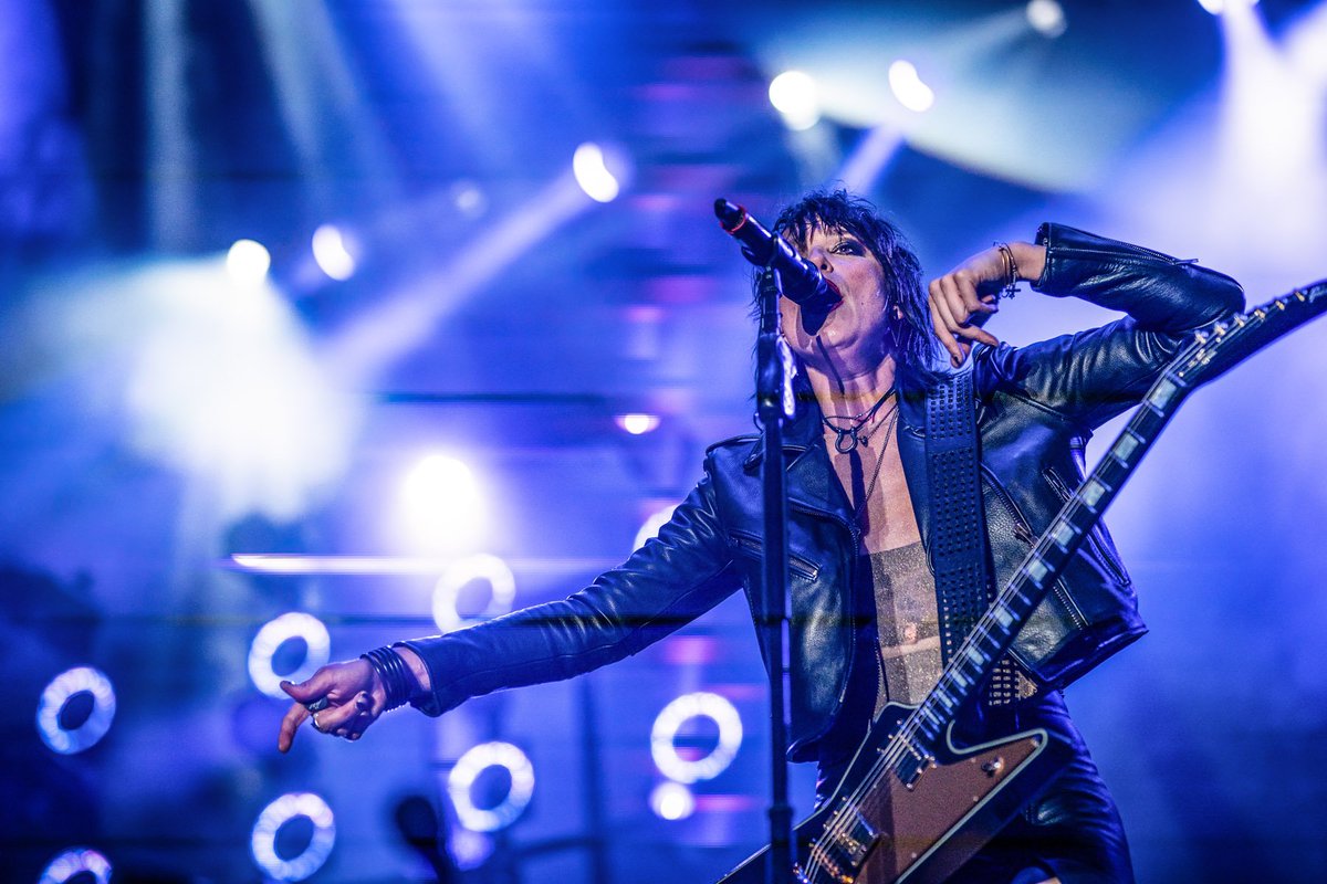 jkoepnick's tweet photo. @LZZYHALE Hi, can I have permission to use these photos in a photography blog? (taken at RockUSA in Oshkosh in July). https://t.co/d4uVDFUFpw