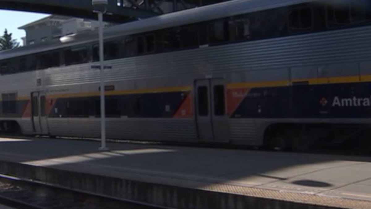 henrykleeKTVU's tweet photo. Man jogging w/ear buds hit & killed by @ACE_train after crossing tracks, per @SJFD. Person killed by @Amtrak @CapitolCorridor in San Leandro. Man w/head phones & looking down at something in his hands struck & killed by @smarttrain, per @RohnertParkDPS https://t.co/yjZ9XF4aSS