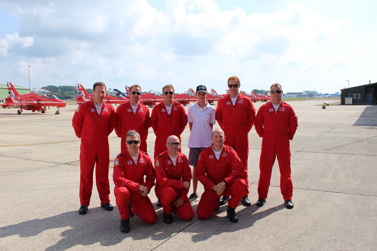 simonblissett's tweet photo. @RAFRed5 Dan thank you so much for making this happen today. You and all the @rafredarrows team were so welcoming. #whereired7 https://t.co/cYtO2M6RHO