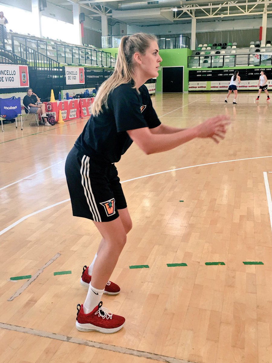 Ya incorporada Hildur Kjartansdottir (<a href="/hildurkjartansd/">Hildur Kjartansd</a>) a los entrenamientos de LF2. Bienvenida! Velkominn heim! #forxandounsoño