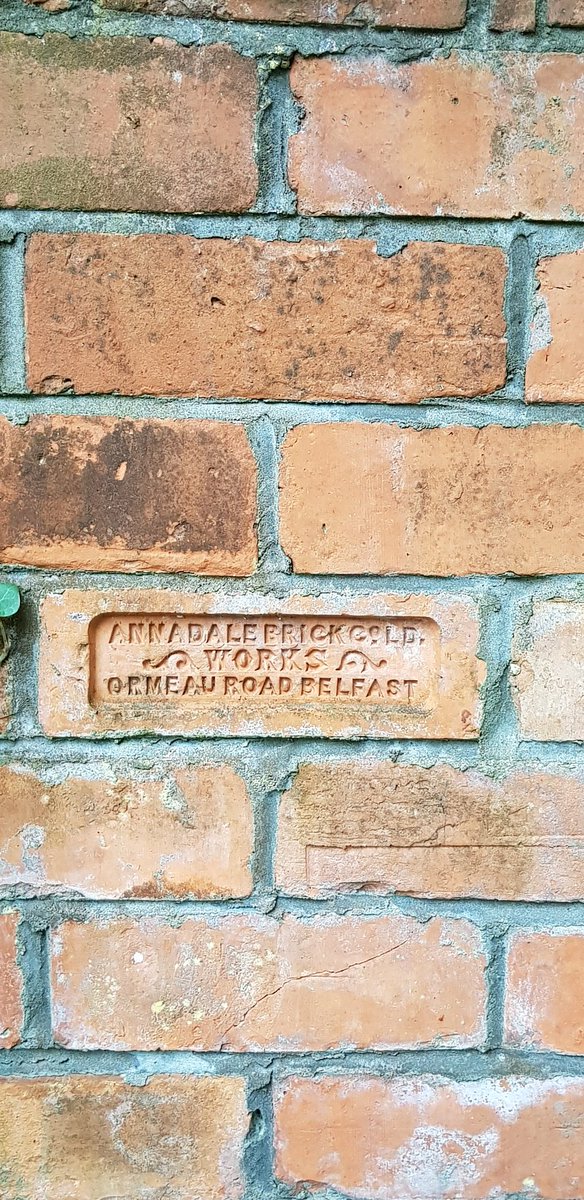 ce3bd279cc314cb's tweet image. @belfastgary @ulsterahs interesting brick history on wall pillar on Adelaide ave.
