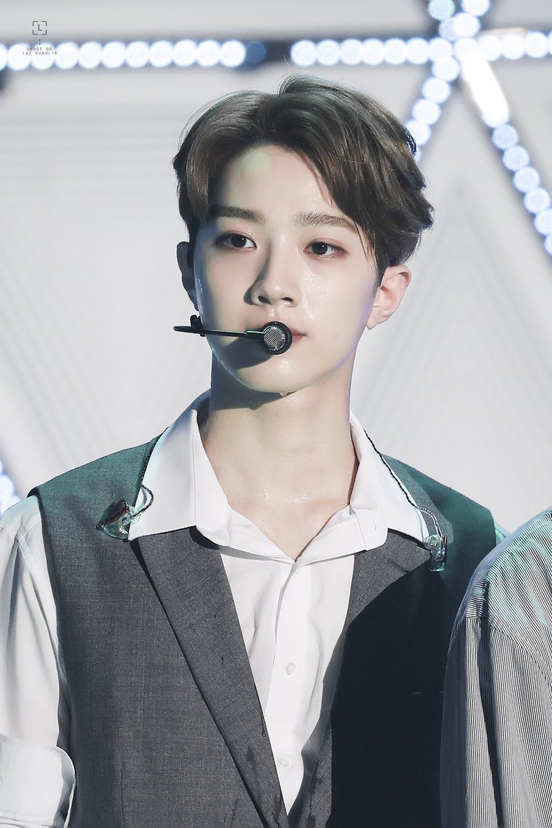 shootonL's tweet photo. 180821 👑Prince Charming👑

#라이관린 #賴冠霖 #LAIKUANLIN #워너원 #WannaOne https://t.co/K8ciNbtdWf