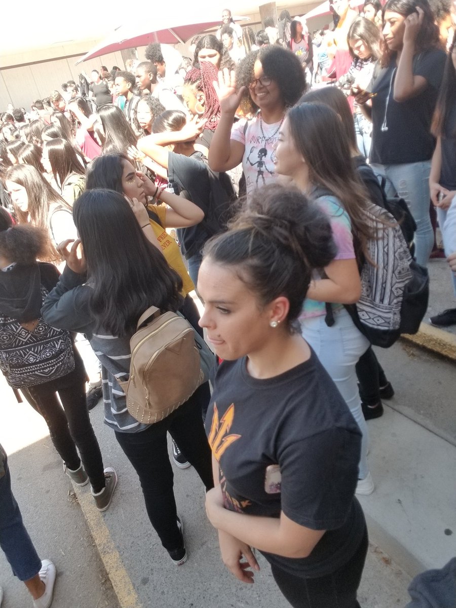 EHSCHEER1's tweet photo. Fall sports Pep Rally in the Quad! With @StottDbackmom @DanaCrowley28 @EHSVolleyball3 @EldoradoDance https://t.co/x48Z7QnAiy