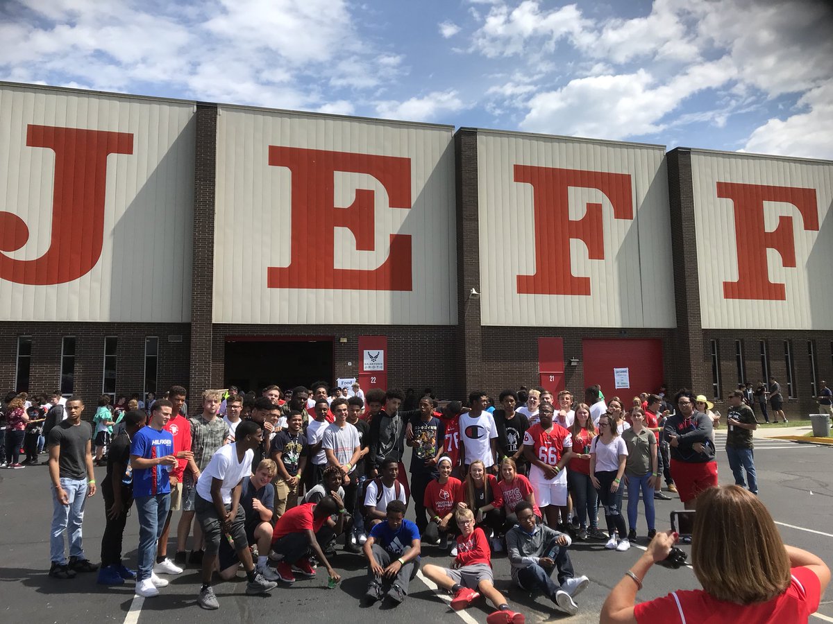 KfiferFifer's tweet image. The Academies of Greater Clark at Jeff High had a fantastic day of kickoff events highlighting their career of choice!  @AcademiesofGC @FordNGL @GCCSchools #WeAreGCCS