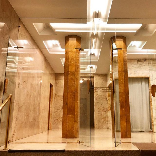 CLSarchitetti's tweet photo. @milano #ingressidimilano #marble #giallosiena #travertino #calacattaoro @karlkolbitz https://t.co/2AJoFWlQ1r