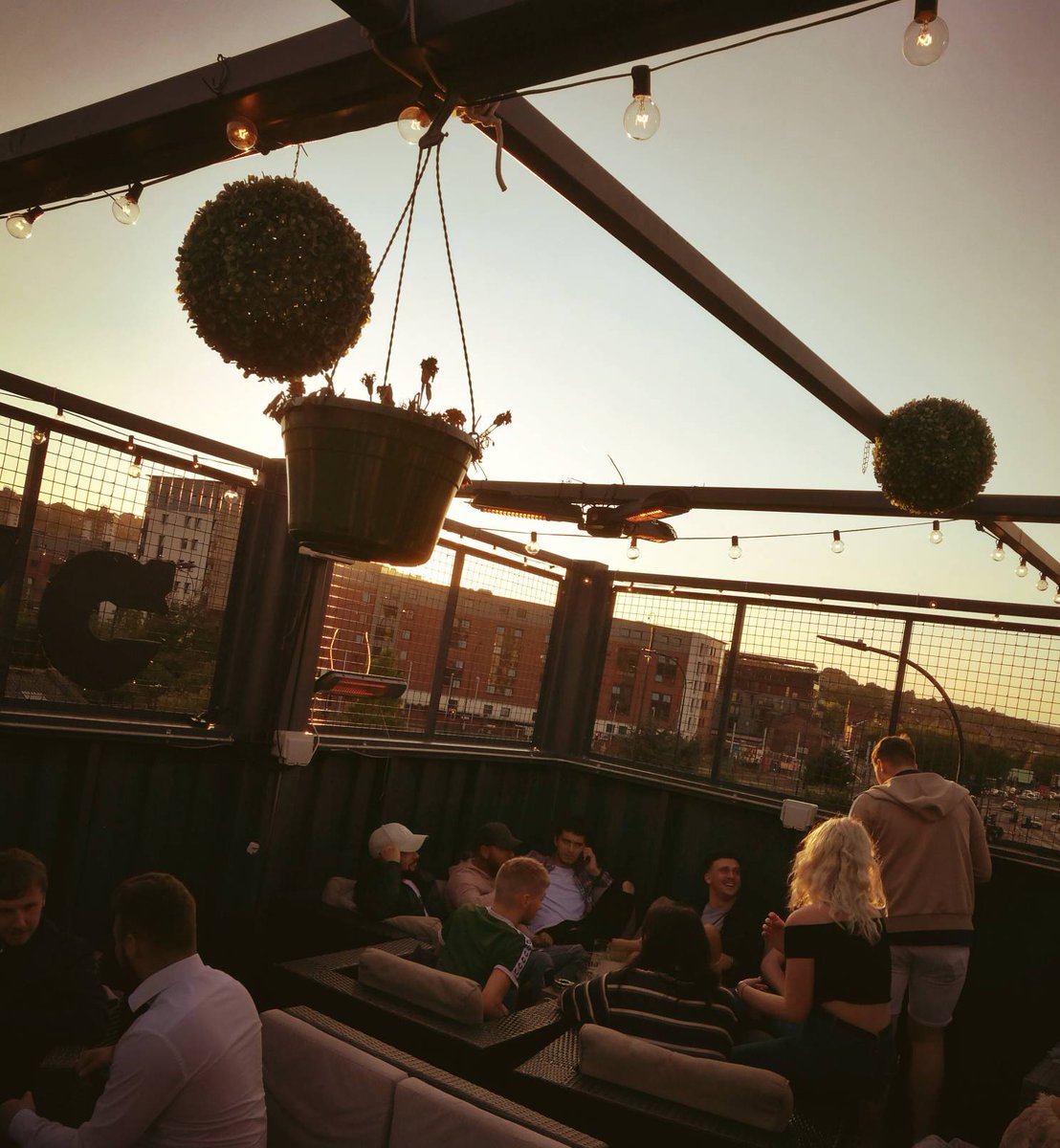 Friday Social is buzzing tonight, featuring beautiful sunsets!! Come down and join, we're open until 11pm!
.
.
.
#inc #sheffield #kelham #island #bar #socialsheffield