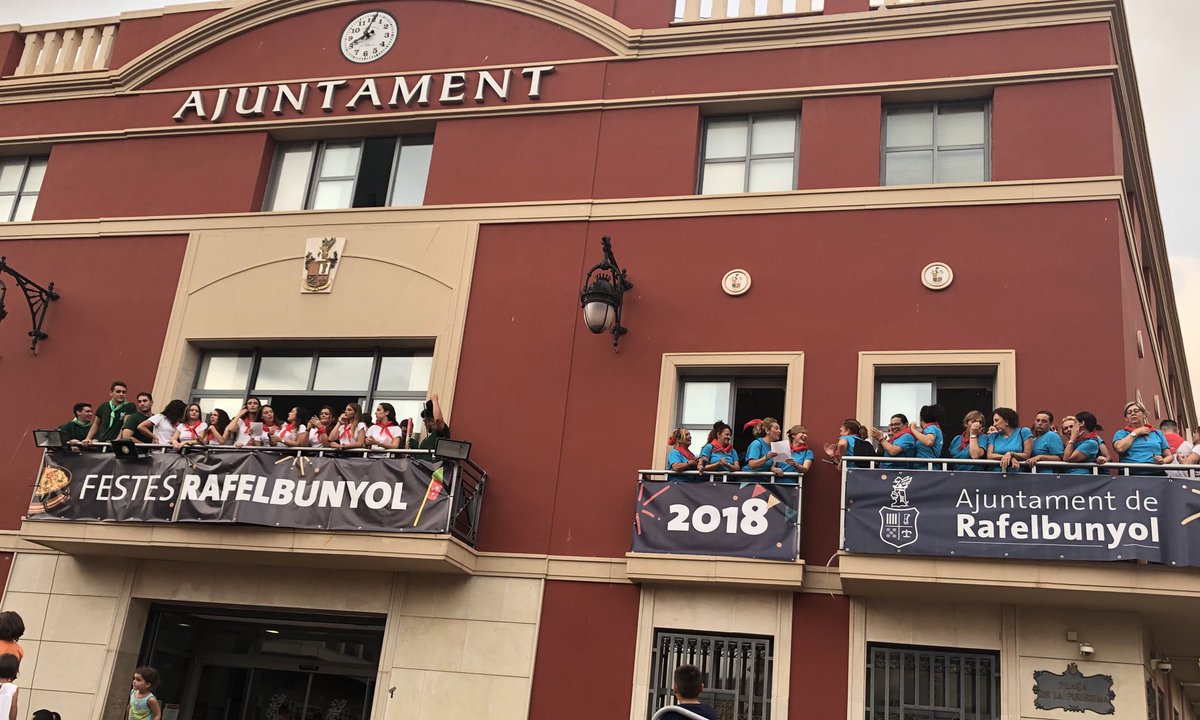 aliciapiquer's tweet photo. Ja estem en festes 🎉
Visca #RafelbunyolEnFestes
#Festes2018 https://t.co/A7B0TMa9Pw