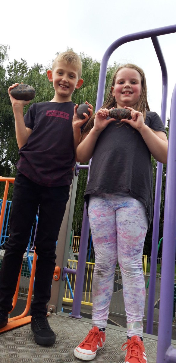 ZoeHayward's tweet photo. @catshillfirst rocks we found on the way to the meadow! We hid them again for others to find. https://t.co/9q6YHdBanb