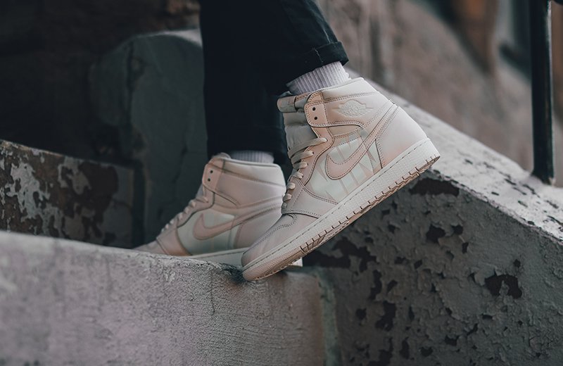 estafa Anterior moral MoreSneakers.com on Twitter: "Clean colorway, the Air Jordan 1 Retro High OG  'Guava Ice' arrives tomorrow morning at retailers Check details &amp; links  here =&gt;https://t.co/6eD7BonkHh https://t.co/WttyukuBzw" / Twitter