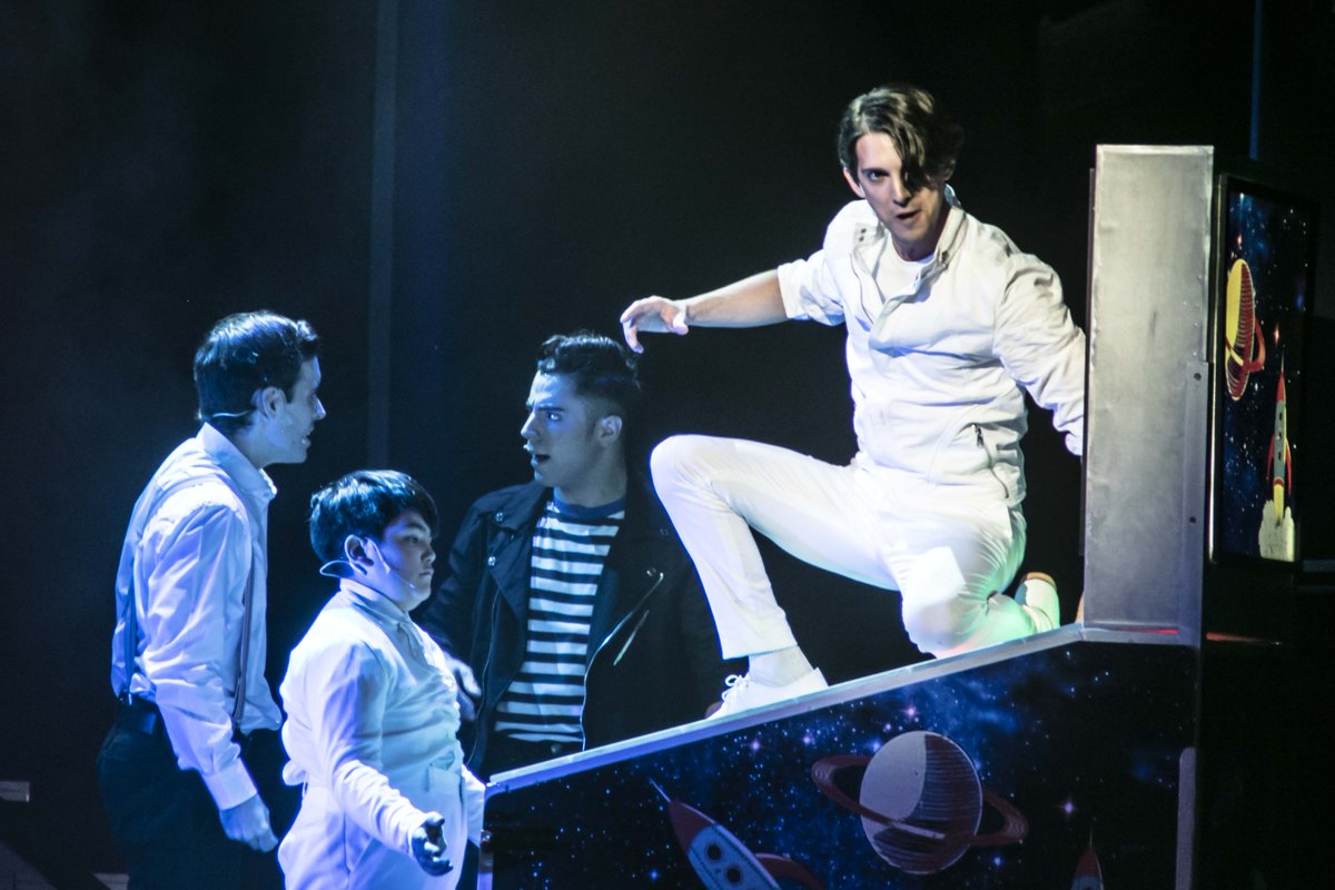 The Who´s TOMMY - Nuestra CRITICA:
Pinball wizard. Musical de Pete Townshend y Des MCanuff (The Who) con dirección de Diego Ramos, y destacados trabajos actorales. Critica de Manuel Germano. 
+ NOTA COMPLETA: 
geoteatral.com.ar/nota/Tommy-Cri…