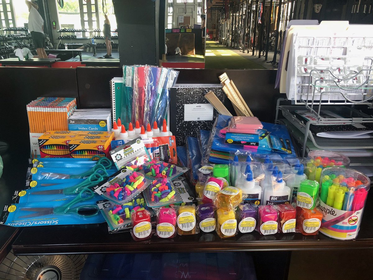 mtgarcia2010's tweet photo. Thank you @WashingtonGym for the school supplies! Our @MemorialElm scholars &amp; teachers are extremely grateful #MemorialES2018 @HISDFACE @TeamHISD https://t.co/b7jlM60moy