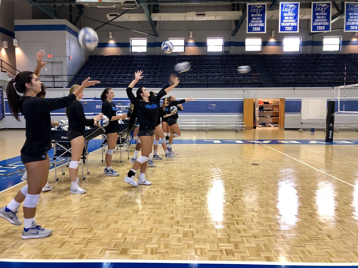 MT_Volleyball's tweet photo. Serve and pass βοΈ #BlueRaiders https://t.co/mfpyTonvPd