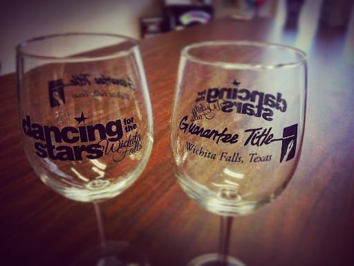 DFTS_WF's tweet image. This year's gorgeous Dancing for the Stars wine glasses are sponsored by Guarantee Title! Thank you for helping us provide such a great way for our guests to remember the 2018 Dancing for the Stars!