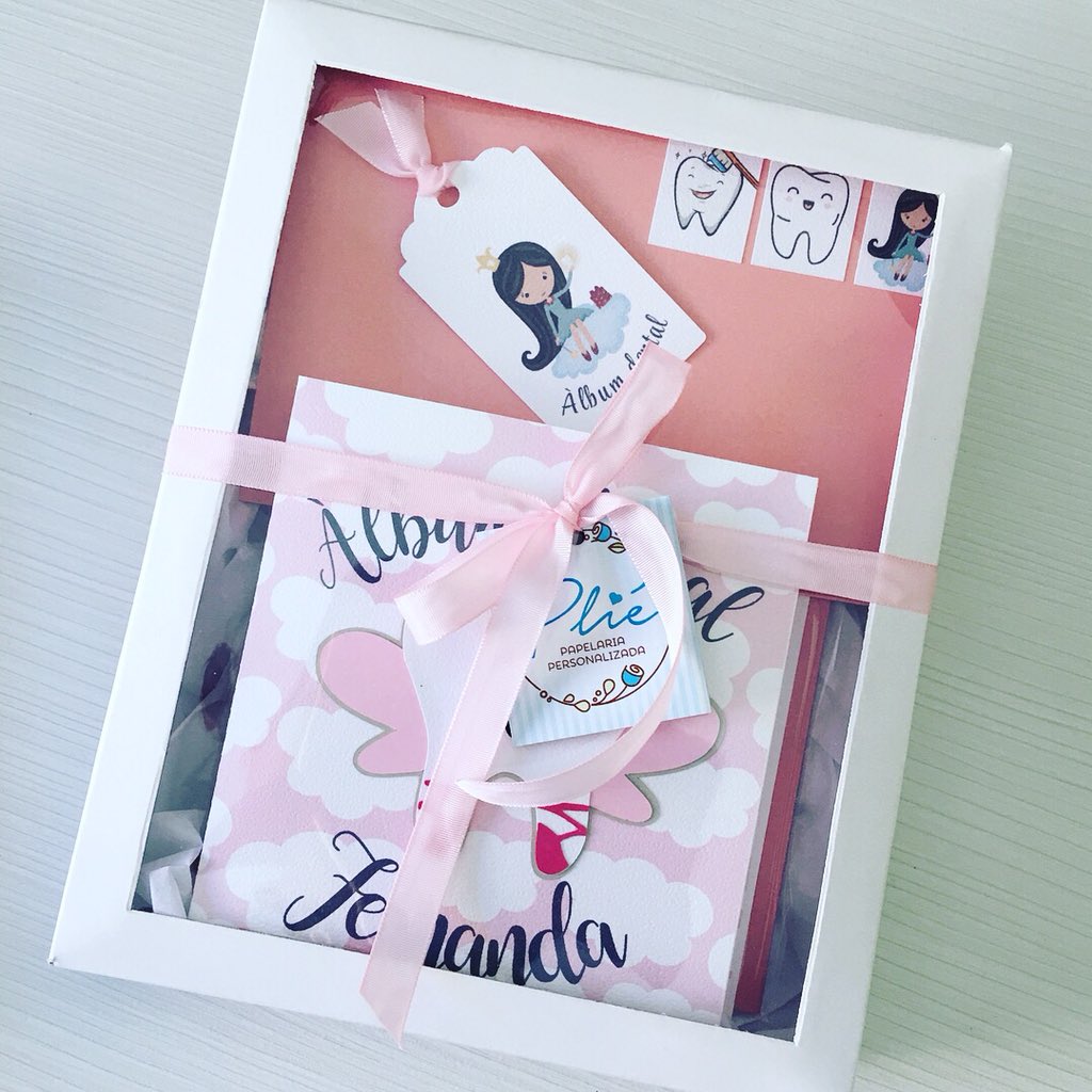 PliePapelaria's tweet photo. Bailarina mais fofolete 💕
#tesouro #bebe #babies #umbigo #dentinhos #cabelinhodebebe #pulseiradematernidade #maternidade #gestante #mamaeama #pinterest #melhoreselo7 #elo7 #lojaelo7 #mamaesbh #caixinhaspersonalizadas #instagood #love #papercraft #momlife #stationery https://t.co/lsDzNHqPMi
