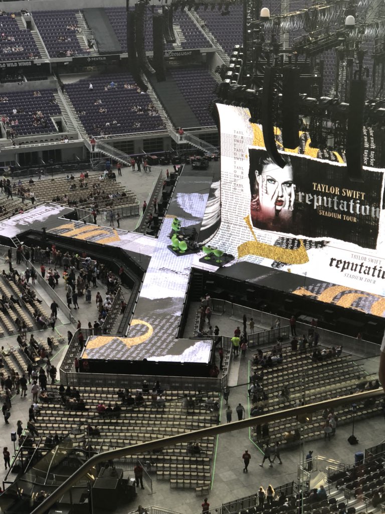 The pit looks pretty sweet from section 313! We would@love an upgrade! <a href="/1013KDWB/">101.3 KDWB</a> #KDWBTaylor