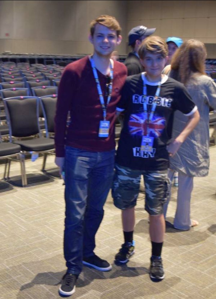 HannibalsDexter's tweet photo. @RoosterTeeth @RTXEvent @RobbieKay_  Here is me with Robbie Kay, I got to meet him at the Blood Fest Panel. Thanks again Robbie for meeting me Shuichi  and taking a pic. The Panel was killer!!😉 #BloodFest #roosterteeth #robbiekay71 #robbiekay #RTXAUSTIN2018 #rtx https://t.co/A2UxXMgI9q