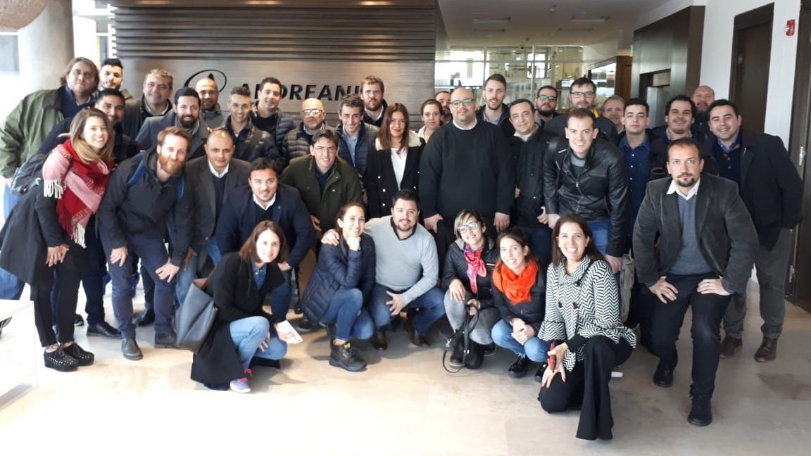 AndreaniOk's tweet photo. Aprovechamos el #eDayAr de ayer, para realizar una visita técnica a nuestra Central Inteligente de Transferencia y a Planta Benavídez, junto a especialistas #eCommerce del interior #Logística #CIT #Norlog https://t.co/WL6PXZ4ubS