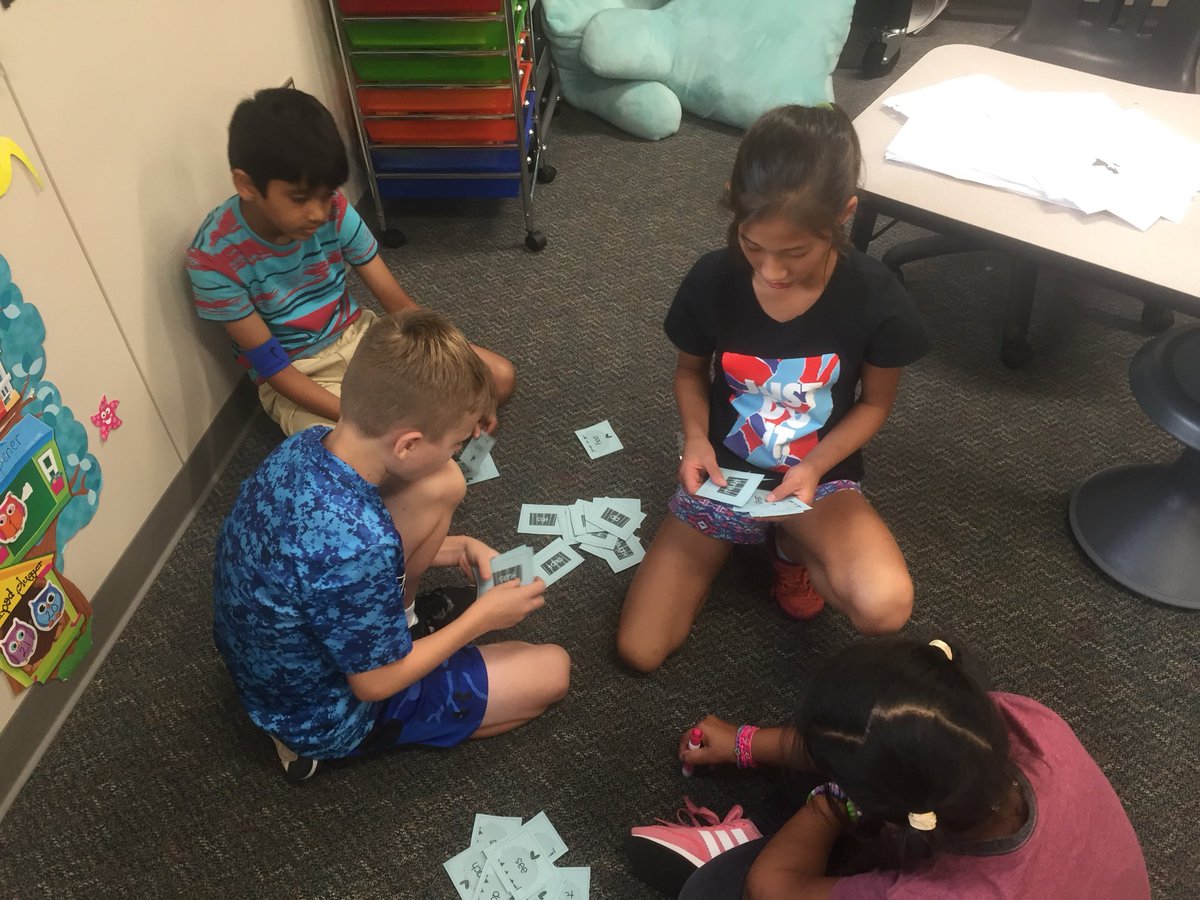 FourthFab's tweet photo. Working in cooperative groups to sort irregular past tense verbs #CSEfourthgrade https://t.co/A8TV0xQ3Jj