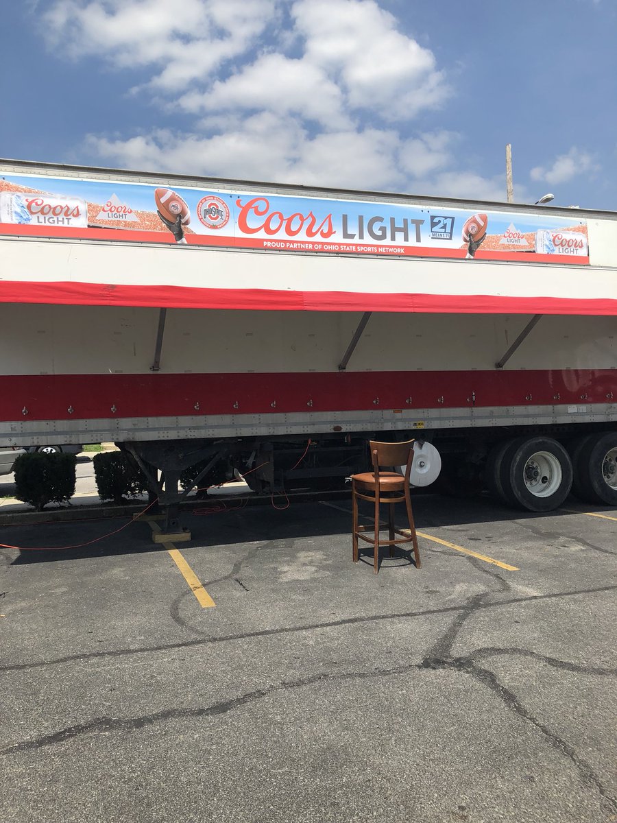 TheLittleBar's tweet image. The beer truck is here which means one thing...Tiny Gate is tomorrow! Come stop by the best tailgate around campus and watch the Bucks show who the real OSU is! #tinygate #therealOSU #NoMeyerNoProblem