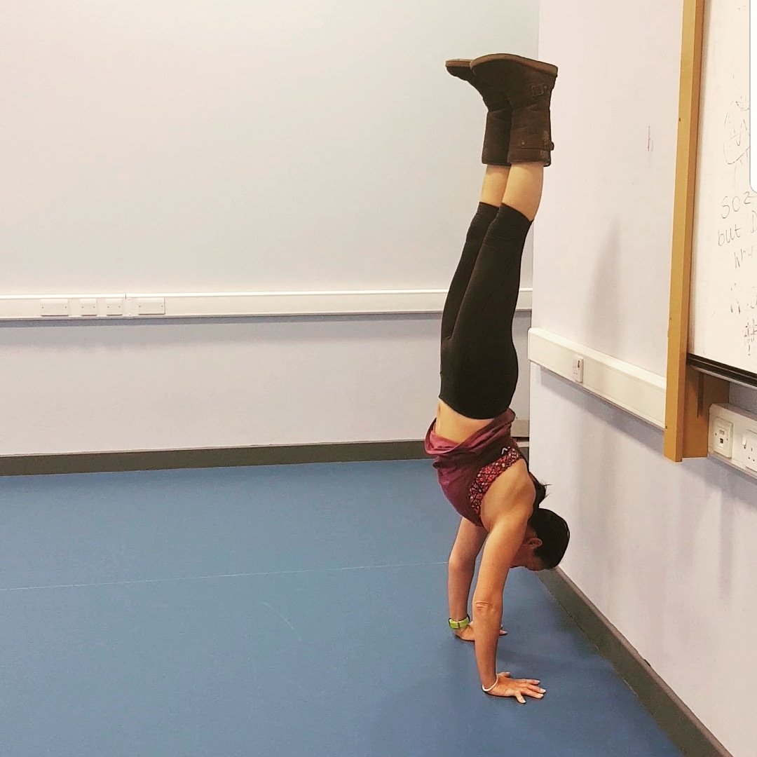 yogawithjanie's tweet image. #alwayspracticing #livelifetothefull #keeplaughing #uggs #lululemon #donttakelifesoseriously 😂🤣