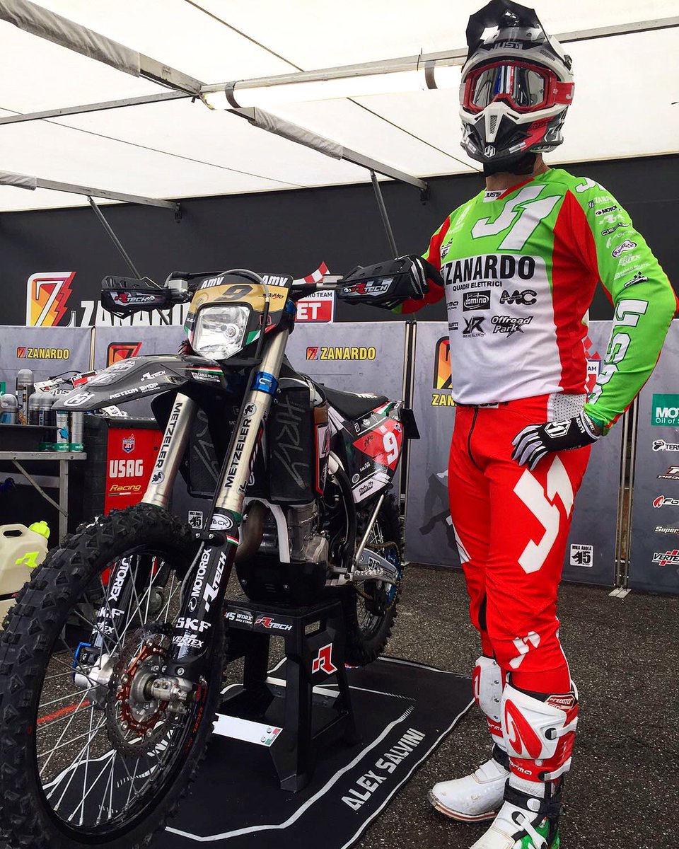 Che emozione scendere in speciale con i colori della bandiera 🇮🇹 e davanti a tutto il pubblico che tifa per te!!! GRAZIE a TUTTI per il gran tifo e scusate per la scivolata!!! Ci vediamo domani....😉👍🏻✊🏻
#AS9