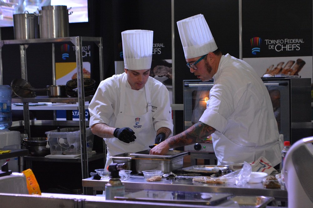 #Hotelga2018 El segundo día del Encuentro Anual de la Hotelería y la Gastronomía más importante de Argentina, presentó una gran cantidad de visitantes que pudieron disfrutar de las exposiciones y los stands distribuidos en más de 5000 metros expositivos de La Rural.