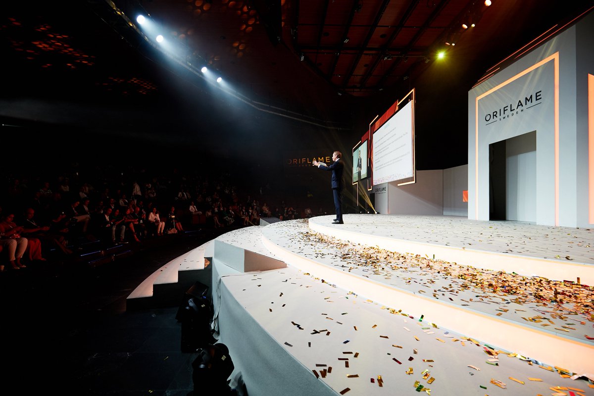 beonworldwide's tweet photo. STAGE DESIGNS | Light and sound spectacular to highlight a great stage design. Our work for the Oriflame CIS #GoldConference held at Madrid @hotelauditorium .
@WeAreOriflame #beonEvents #beonProduction #beonEntertainment #events #eventprofs #MICE #GoldConference https://t.co/dsgWx6nKoX