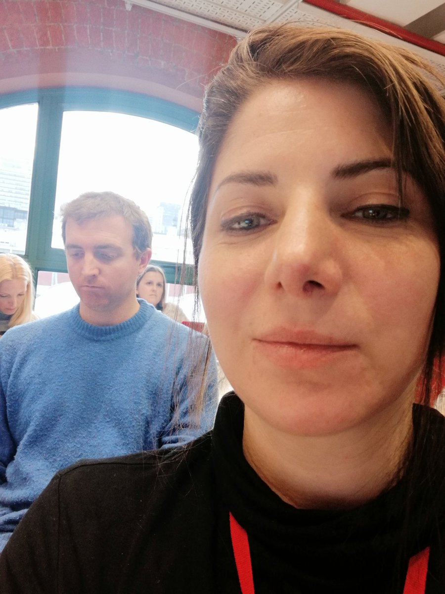 Ladob's tweet photo. Seguimos en clase despues de siete horas. Capturé la mejor cara de @FedePontLezica 😆 https://t.co/ymx0PrG4Wg