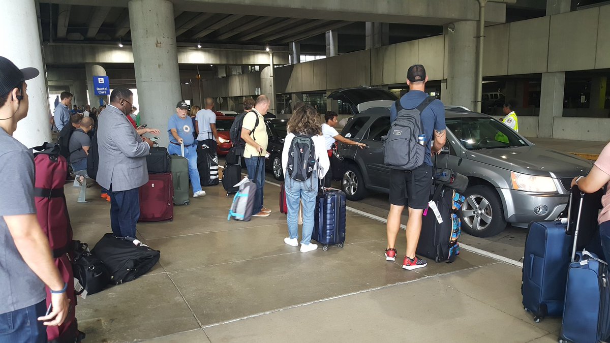 Rovets3's tweet photo. @flystl pickup outside terminal 2 is terrible. https://t.co/Xcf4TYOds6