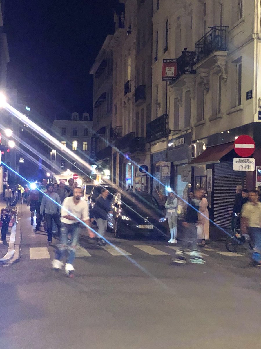 PhilippeClose's tweet photo. La roller parade envahit le centre ville ! Merci à la police pour le soutien à cette organisation qui fait voir la ville sous un autre jour! #rollerparade https://t.co/z6ZXbeTWrc