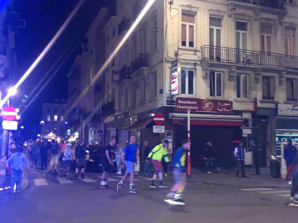 PhilippeClose's tweet photo. La roller parade envahit le centre ville ! Merci à la police pour le soutien à cette organisation qui fait voir la ville sous un autre jour! #rollerparade https://t.co/z6ZXbeTWrc
