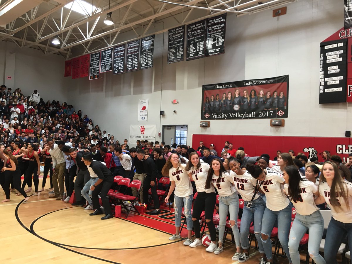 ClearBrookHS's tweet photo. Our first pep rally of the year &amp; the kids were pumped!! Seniors @cbhsclassof19 won the spirit contest &amp; our Senior Sweethearts did their big reveal! Looking for a WIN tonight against LaPorte! GO WOLVERINES!#WeAreClearBrook https://t.co/fMGc8nTaRr