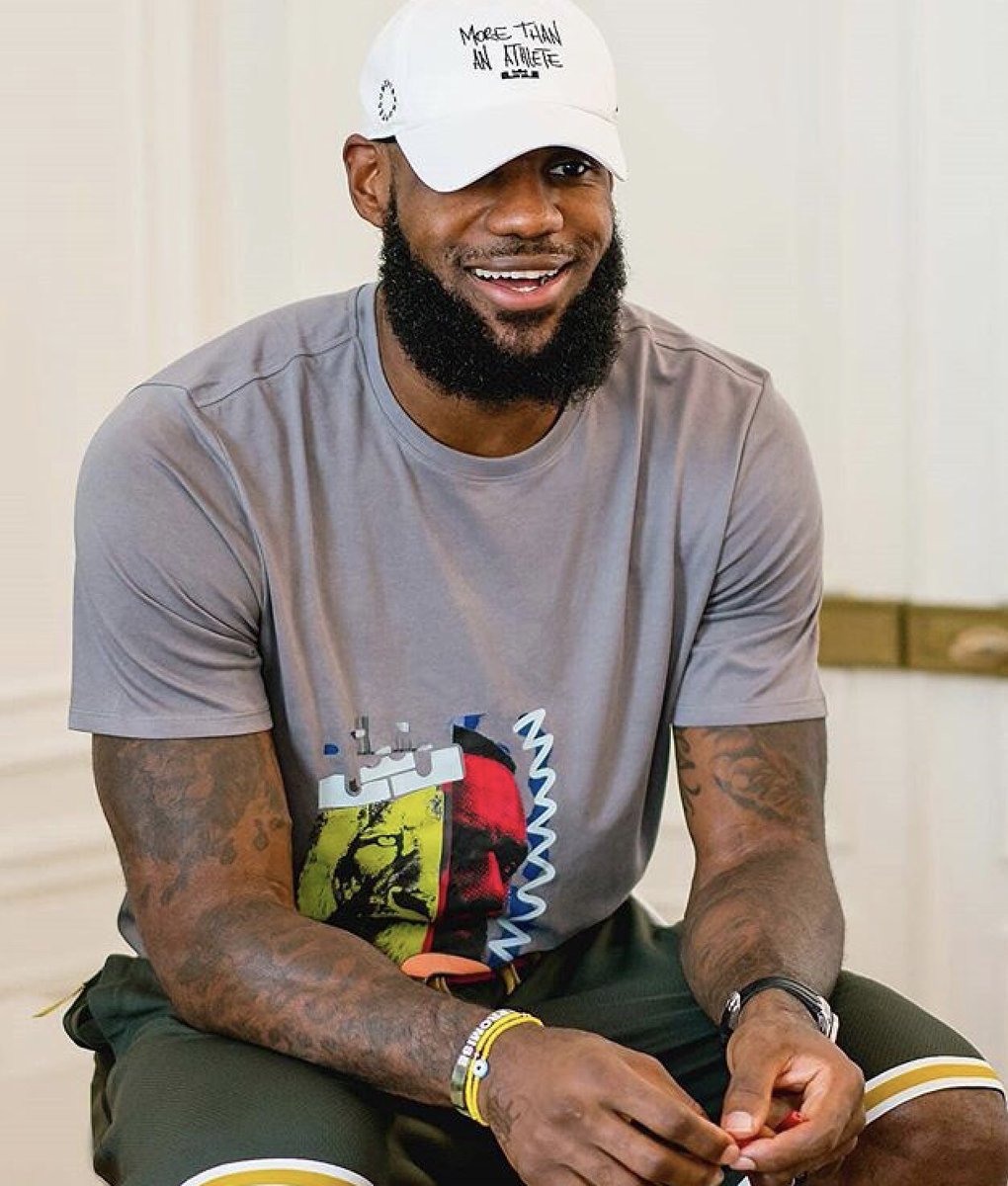 LeBronTeam's tweet photo. Paris, France 🇫🇷 https://t.co/HxdXwkvQFH