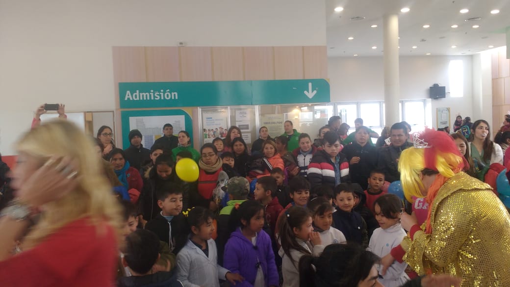 abelosano's tweet photo. Me acerque al Hospital Príncipe de Asturias, para acompañar en el festejo del Día del Niño👶👧 ¡Felicitaciones Kitty Quispe por la organización,al Director del Hospital #HugoMoreno ! La participación también del concejal @lucascavallo.
Gracias por la invitación,hermoso momento🙂 https://t.co/rLC8UOiaiO