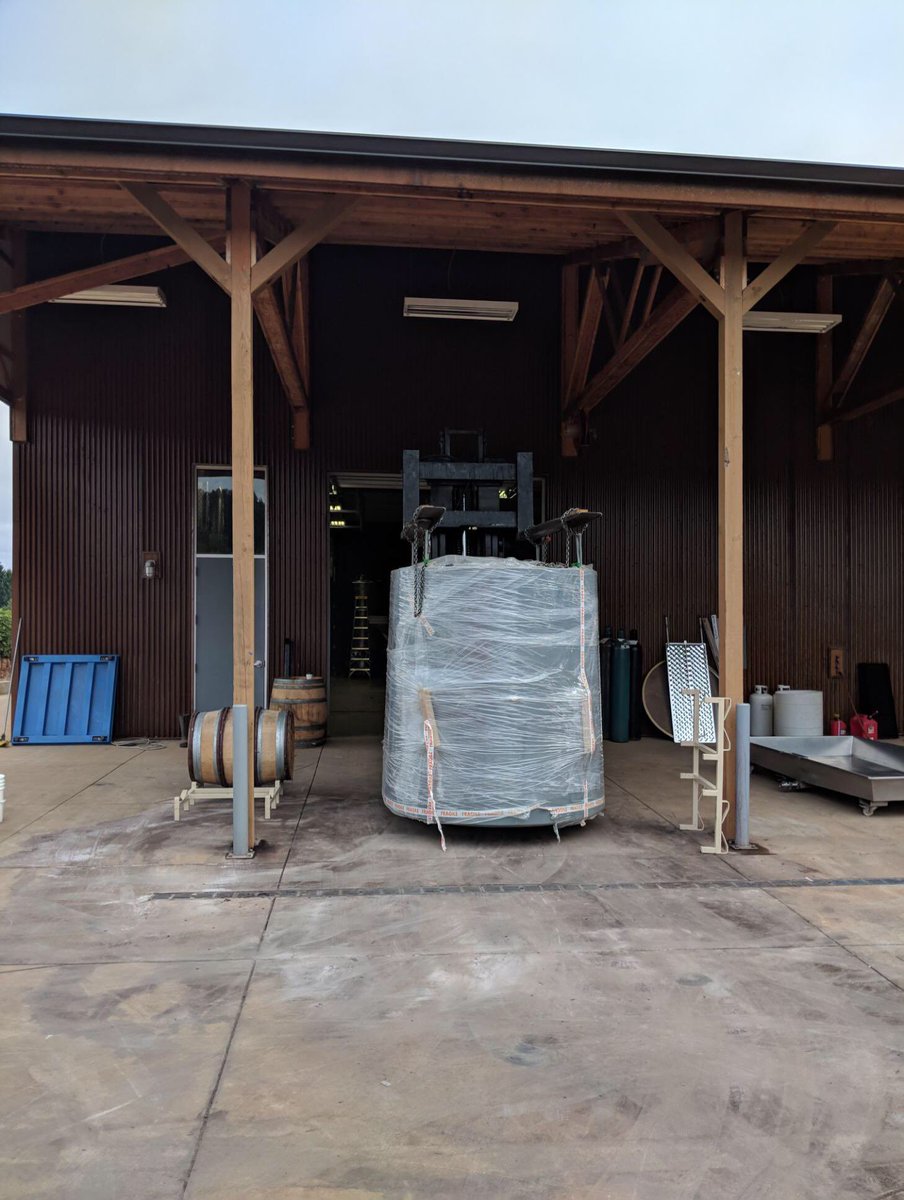 MetroRigging's tweet photo. Happy #LaborDay2018 everyone #metrorigging #rigging Jeff, Chip and Brian putting in a concrete wine tank #oregonwineries https://t.co/A9H4ZphMRP