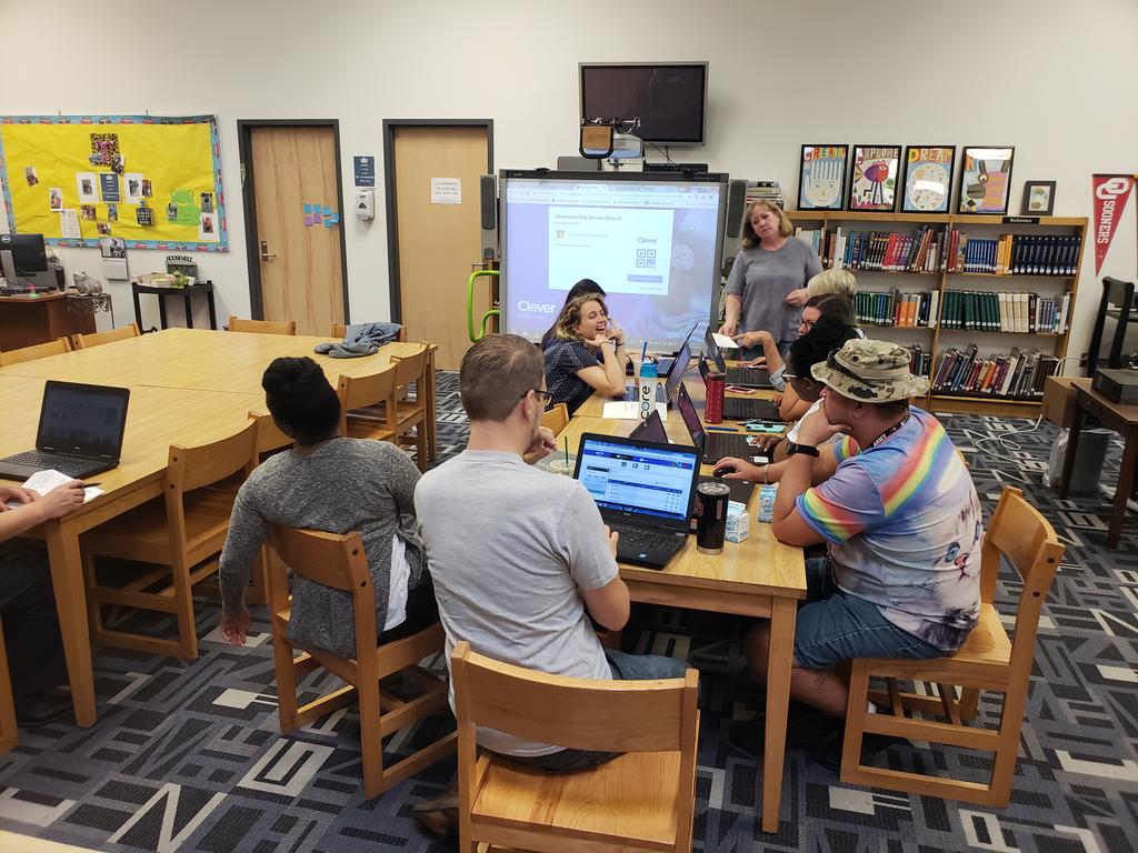 sfarley_84's tweet photo. Focus fridays at Roosevelt during PLC!!! #growthmindset #collaboration @TheRoosevelt523 @jarredturner https://t.co/Botwo5lS7T